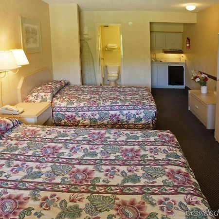 Americas Best Value Inn - تشيسابيك الغرفة الصورة