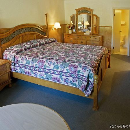 Americas Best Value Inn - تشيسابيك الغرفة الصورة
