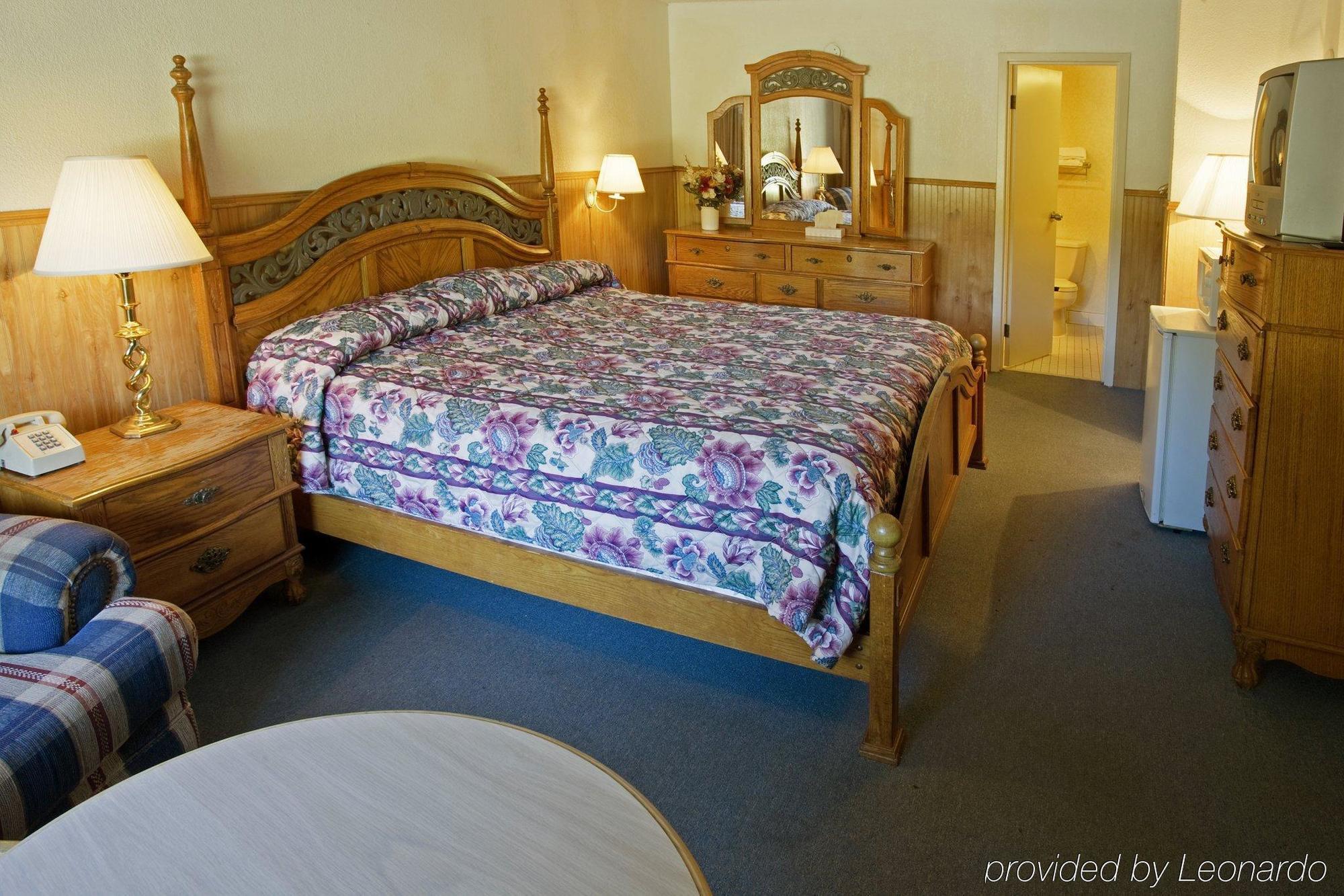 Americas Best Value Inn - تشيسابيك الغرفة الصورة